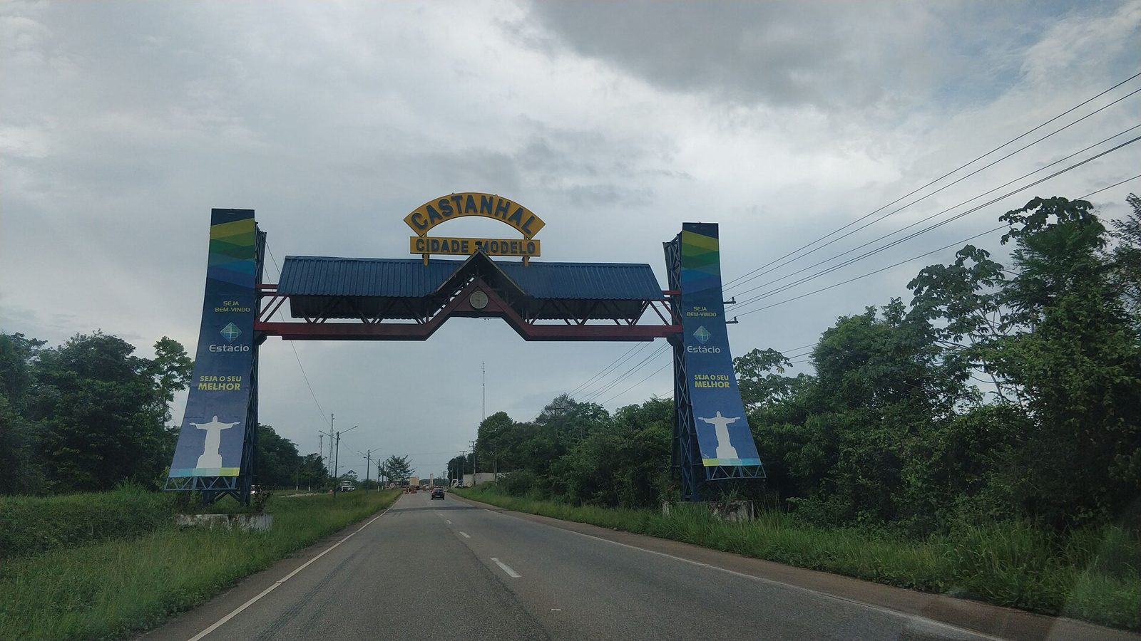 Portal de entrada da cidade de Castanhal, na BR-316, Pará