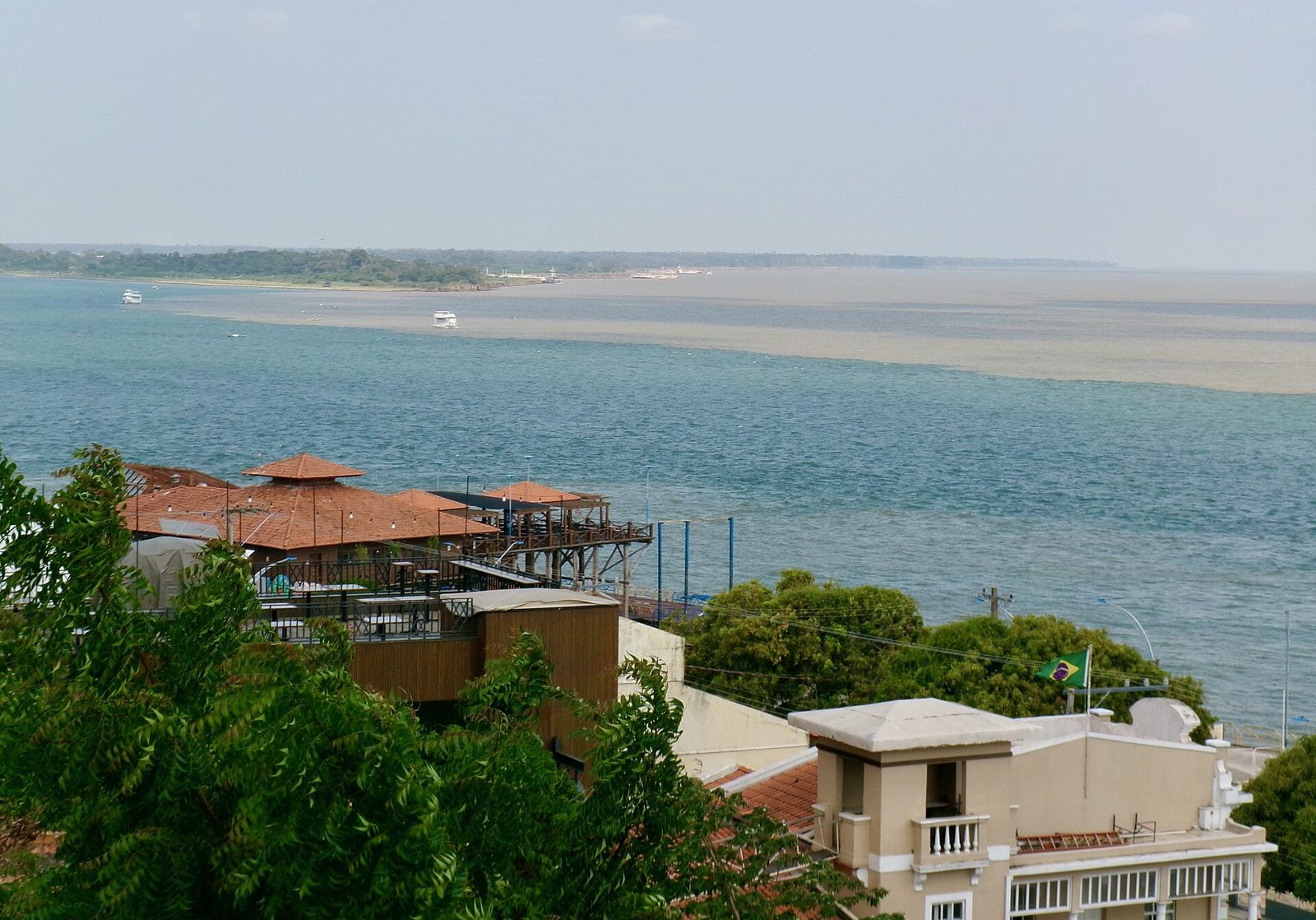 Vista da cidade de Santarém às margens do rio Tapajós, no oeste do Pará